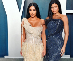 Chị em Kim Kardashian mặc váy ôm cứng vòng 3 đến mức không thể ngồi tại tiệc hậu Oscar