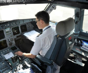 Vì sao phi công không được có sẹo, để râu hay xỏ khuyên?