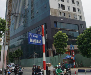 Hà Nội họp báo phá dỡ tầng 17, 18 nhà 8B Lê Trực, người dân mua nhà theo giấy phép phản ứng
