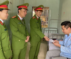 Ngăn 20 thanh niên 'hỗn chiến', Đội phó Cảnh sát Hình sự bị chém vào đầu