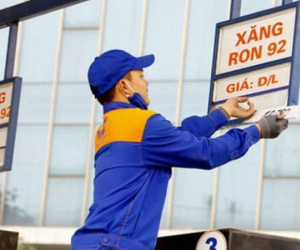 Giá xăng có thể giảm 800 – 1.000 đồng một lít vào ngày mai