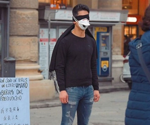 'Tôi không phải virus, tôi là một con người'