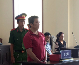 Bị bạn nhậu dùng dao cứa cổ vì không chịu góp tiền nhậu 'tăng 2'