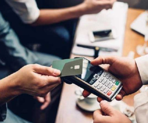 Các ngân hàng sắp miễn, giảm mạnh phí dịch vụ ngân hàng điện tử