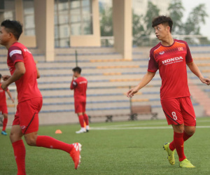 Bầu Đức: 'Dự bị ở V-League sao bằng đá chính ở hạng Nhì'