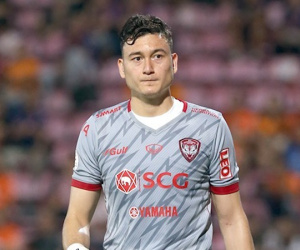 Văn Lâm cùng Muangthong thua ngược tân binh trong ngày Thai League mở màn