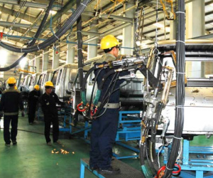 Bất ngờ cạn nguồn, nhiều nhà máy ô tô Việt phải ngừng sản xuất