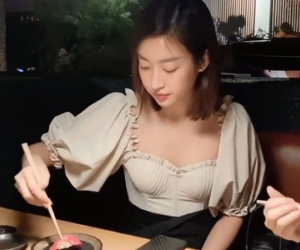 Đỗ Mỹ Linh bị 'bóc phốt' thường xuyên mời bạn bè đi ăn sang chảnh nhưng lại không có tiền trả?