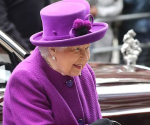 Phản ứng của Nữ hoàng Anh và Hoàng tử Harry thay đổi như thế nào sau quyết định cấm Meghan dùng thương hiệu hoàng gia?