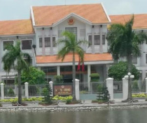 Khiển trách Chủ tịch xã mang phở cho phụ nữ vắng chồng