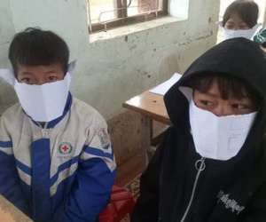 Vụ đăng ảnh học sinh đeo khẩu trang giấy phòng Covid-19: 2 bán bộ bị kỷ luật
