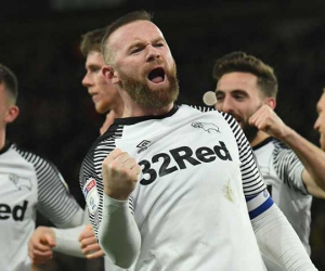Wayne Rooney tỏa sáng trong ngày cán mốc 500 trận tại Anh