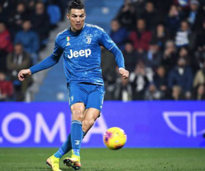 Ronaldo lập kỷ lục ghi bàn, Juventus vững ngôi đầu Serie A