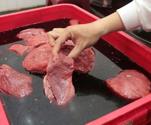Dấu hiệu cảnh báo thực phẩm bị 'tắm' ngập hóa chất độc hại
