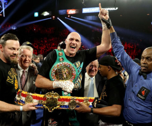 'Hủy diệt' không thương tiếc nhà vô địch bất bại, người khổng lồ cao 2m06 Tyson Fury giành đai thế giới trong màn so tài được cả làng boxing chờ đợi