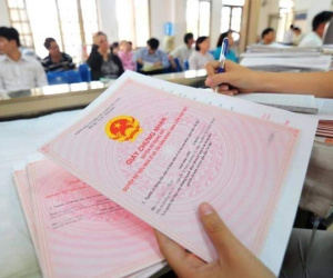 Người dưới 18 tuổi có được đứng tên Sổ đỏ không?