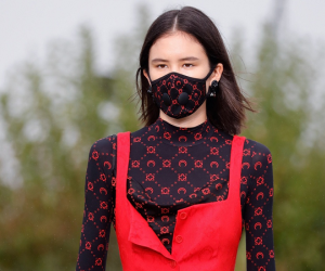 Gucci, Fendi bán khẩu trang độc lạ, giá vài triệu đồng vẫn cháy hàng