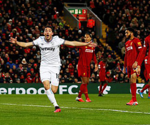 Thần may mắn mỉm cười, Liverpool kéo dài mạch chiến thắng