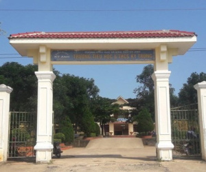 Vợ hiệu trưởng mang bìa đất của trường học đi... cầm cố