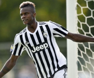 Báo Italy: Cựu cầu thủ đội trẻ Juventus nhiễm Covid-19