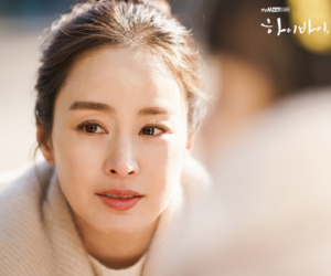 Hi Bye, Mama mở màn thành công, ekip tung ảnh xinh đẹp của 'mẹ ma' Kim Tae Hee, cảnh khóc khiến người xem thổn thức