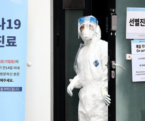 Cô gái Hàn Quốc nhiễm virus corona nhổ nước bọt vào nhân viên y tế khi được đưa đến bệnh viện