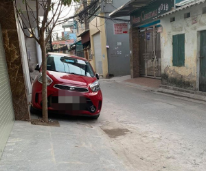 Đỗ xe chắn cửa nhà hàng xóm, chủ xe để lại mảnh giấy khiến chủ nhà liền thay đổi cảm xúc