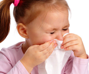 Cha mẹ phải ân hận sau này nếu trẻ hắt hơi sổ mũi nhưng không điều trị triệt để