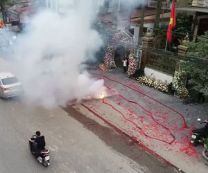 Đốt băng pháo dài hàng chục mét trong đám cưới, nhiều người bị công an triệu tập