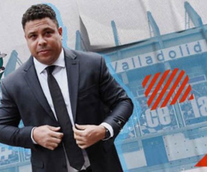 Chủ tịch Ronaldo 'béo' chơi trội, thưởng cho mỗi cầu thủ 1 chiếc iphone và 1 vé máy bay