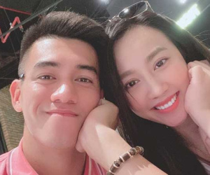 Dài hơn cả sông Volga là màn đưa đẩy của Tiến Linh với 'chị đẹp' hơn 3 tuổi: Các 'phi công' ơi vào mà học hỏi nè!