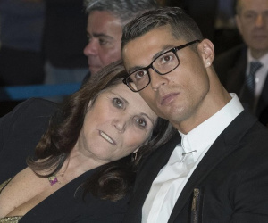 Ronaldo lên tiếng sau khi mẹ bị đột quỵ, phải nhập viện khẩn cấp