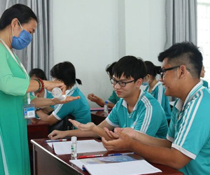 Dự đám cưới chú rể Hàn Quốc, 26 học sinh được cho nghỉ học để theo dõi