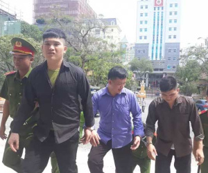 Trộm gần 700 điện thoại của khách 'ham vui'