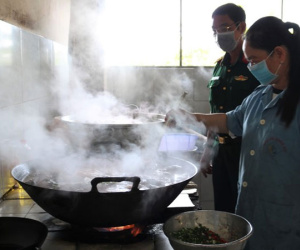 Tiêu chuẩn bộ đội ăn thế nào, người ở khu cách ly được ăn như vậy