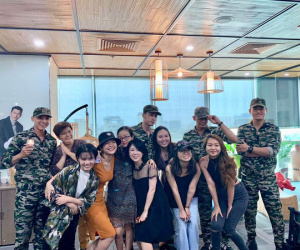 Công ty khiến chị em khắp nơi ghen tị vì tổ chức 8/3 theo phong cách 'Hạ cánh nơi anh', các oppa Hyun Bin phiên bản Việt là đây chứ đâu!