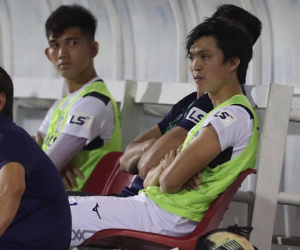 Tuấn Anh buồn xo vì không được cùng đồng đội HAGL mở màn thắng lợi tại V.League 2020