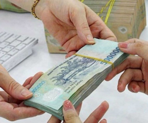 Sếp trả lương nhân viên không đúng hạn, bị phạt ngay 100 triệu