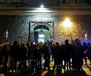 Italy áp dụng quy định mới để kiểm soát COVID-19, hàng loạt nhà tù nổi loạn