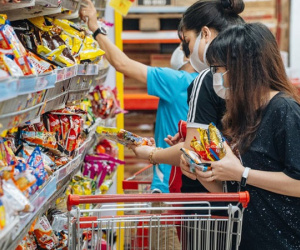 Ảnh: Siêu thị Hà Nội 'thần tốc' lấp đầy hàng hóa, không còn cảnh tượng chen lấn mua đồ tích trữ chống dịch COVID-19