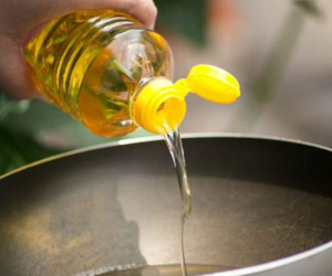 2 vợ chồng cùng mắc ung thư dạ dày, bác sĩ khẳng định nguyên nhân không do thực phẩm mà từ hành động sai lầm này khi sử dụng dầu ăn!