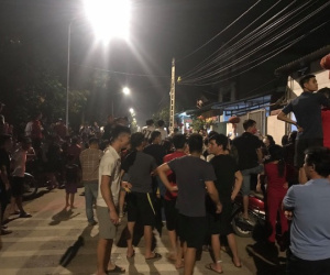 Giải cứu một thanh niên bị hàng trăm người bao vây vì nghi bắt cóc trẻ em