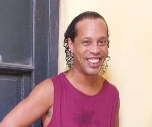 Ronaldinho có thể đá giải futsal... trong tù