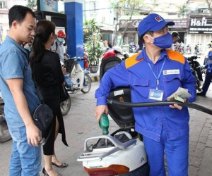 Giá xăng dầu sắp giảm, doanh nghiệp vận tải vẫn kêu khổ trăm bề