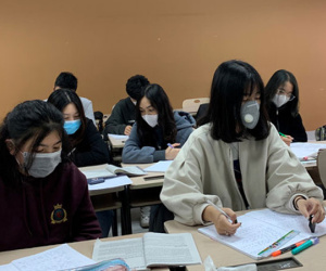 Nếu nghỉ học kéo dài, Bộ Giáo Dục sẽ lùi lịch thi THPT