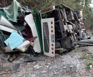 2 người Việt tử vong và 4 người khác bị thương trong vụ tai nạn xe khách ở Lào