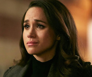 Meghan Markle khóc hết nước mắt chia tay nhân viên, để Hoàng tử Harry ở lại Anh một mình