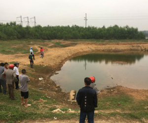 Hai học sinh trượt chân rơi xuống hồ, đuối nước thương tâm
