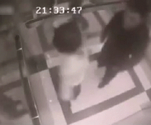 Video: Bị sàm sỡ trong thang máy, người phụ nữ ra đòn đánh gục kẻ biến thái