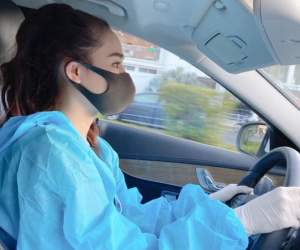 Trend "trang bị" gây bão mùa dịch của sao Việt: Quyền Linh cực hài, Nhã Phương, Thúy Ngân mặc áo mưa vẫn thời thượng đừng hỏi!